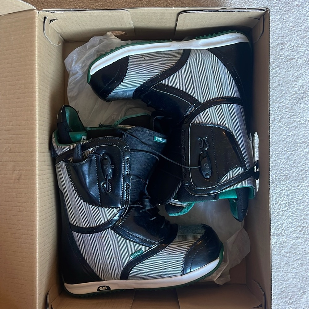 DC MORA SNOWBOARD BOOTS